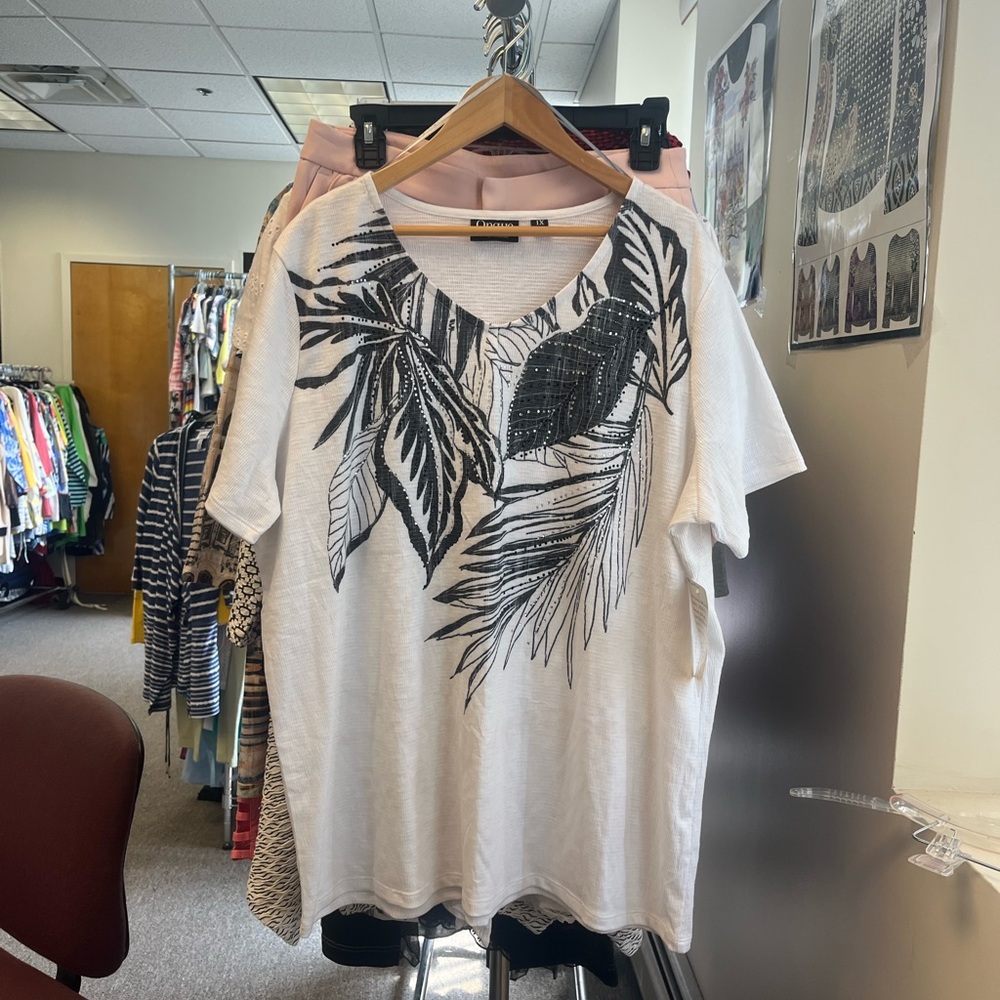 Onque Casuals White and Black Leaf Print Tee